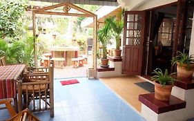 Hug Glur House Tour And Hostel (Adults Only)